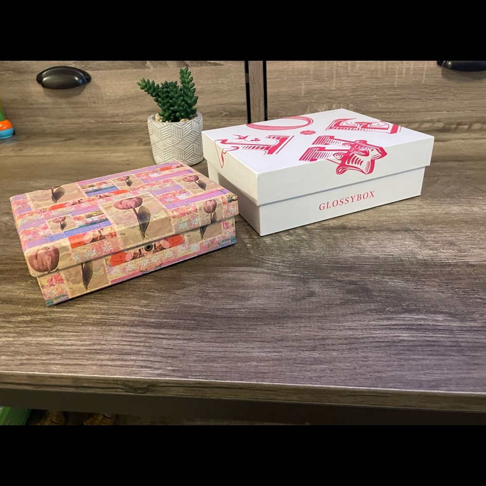 Sturdy gift box set